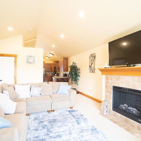 The White Turtle Villa Lincoln City Bagian luar foto